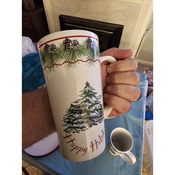 4 Holiday Glasses In Hatbox Christmas Cardinals Trees Holly - Picture 8 of 14